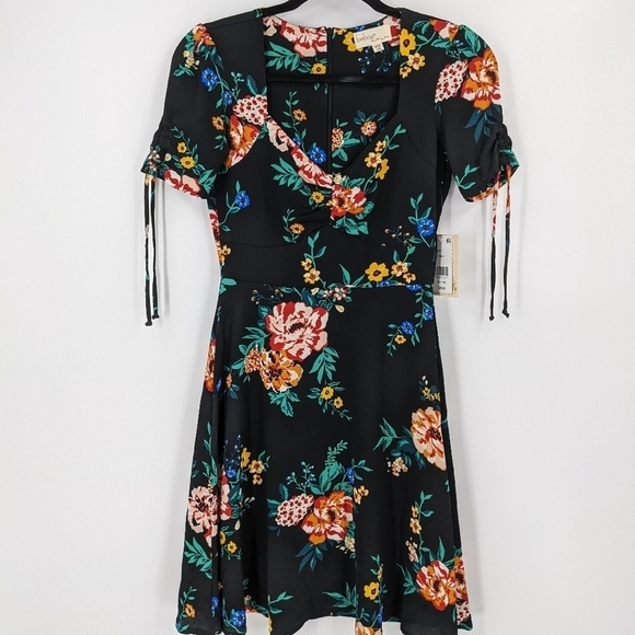 NWT BEBOP Floral V-neck Dress - Picture 1 of 6